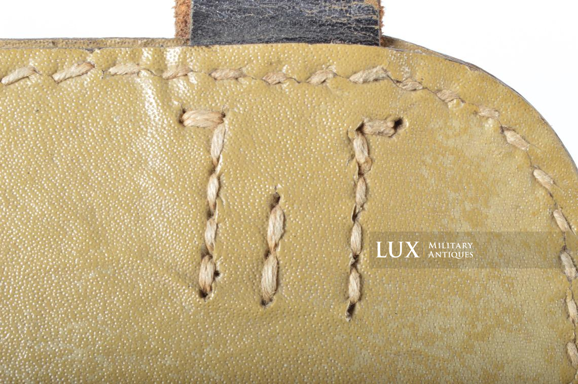 German late-war tan pressed cardboard entrenching tool carrying case, « dot/1944 » - photo 11