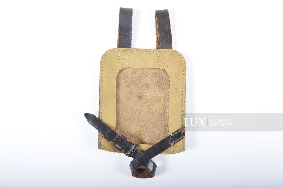 German late-war tan pressed cardboard entrenching tool carrying case, « dot/1944 » - photo 4