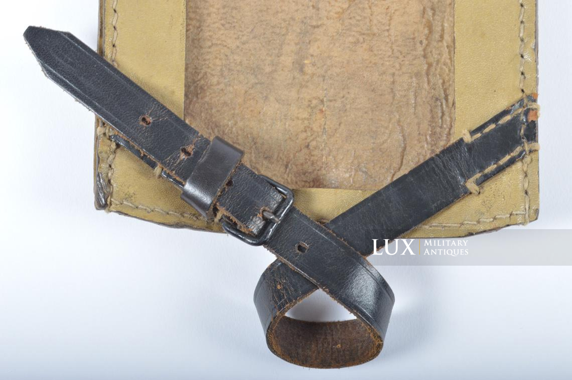 German late-war tan pressed cardboard entrenching tool carrying case, « dot/1944 » - photo 9