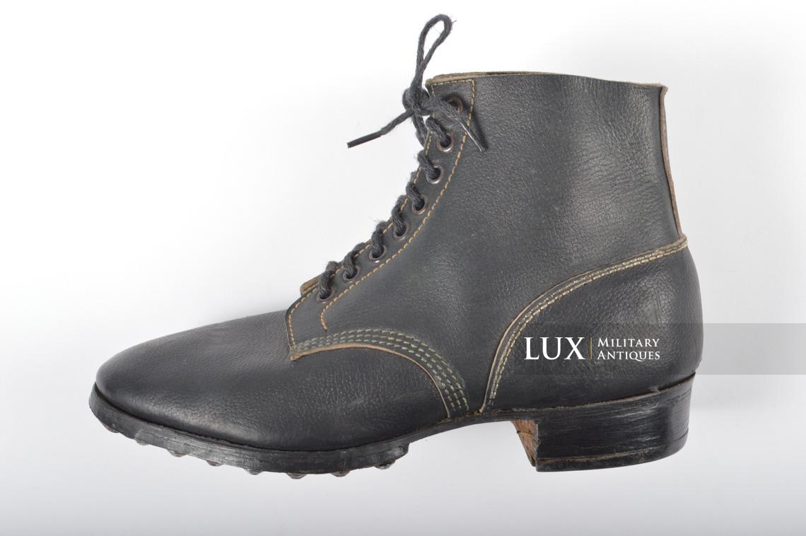 Unissued late-war German low ankle combat boots - photo 7