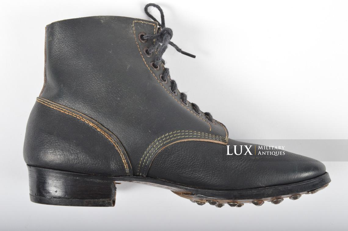 Unissued late-war German low ankle combat boots - photo 12