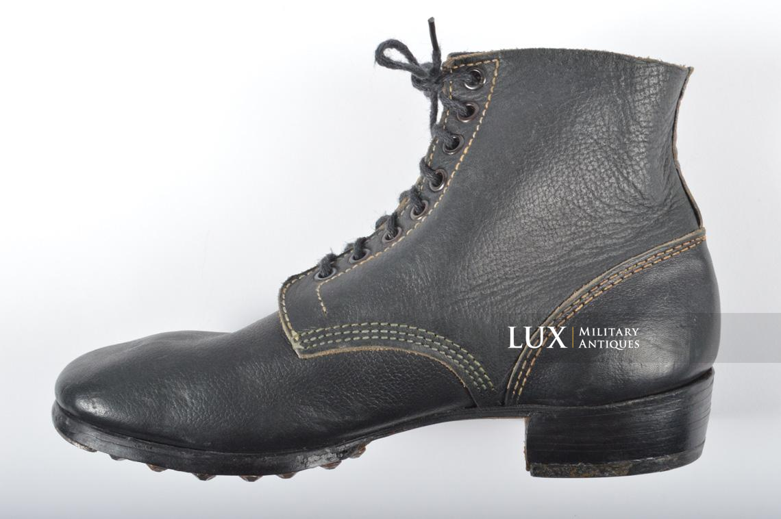 Unissued late-war German low ankle combat boots - photo 25