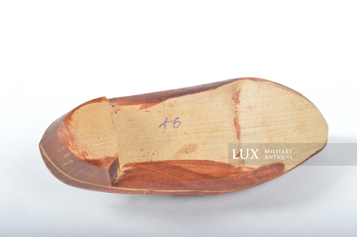 Liberation of Belgium souvenir wooden shoes - photo 12
