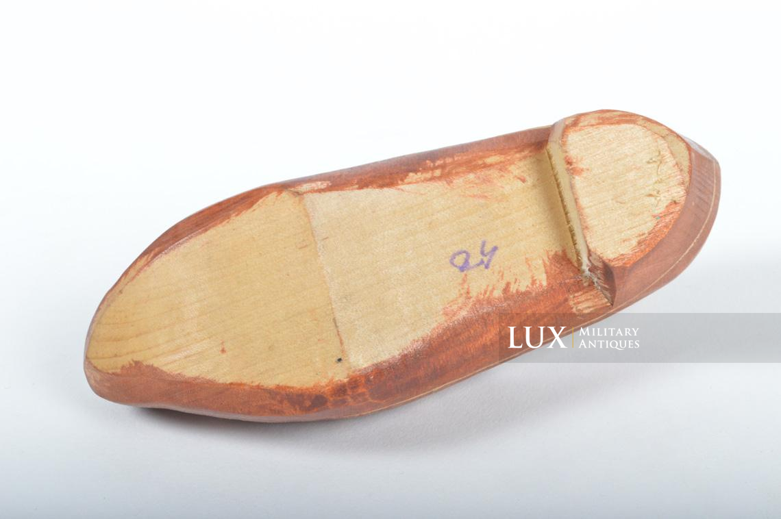 Liberation of Belgium souvenir wooden shoes - photo 15