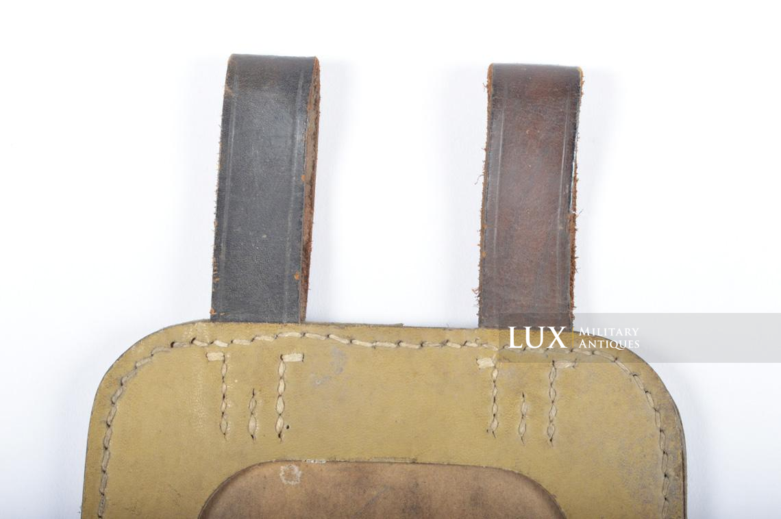 German late-war tan pressed cardboard entrenching tool carrying case, « dot/1944 » - photo 8