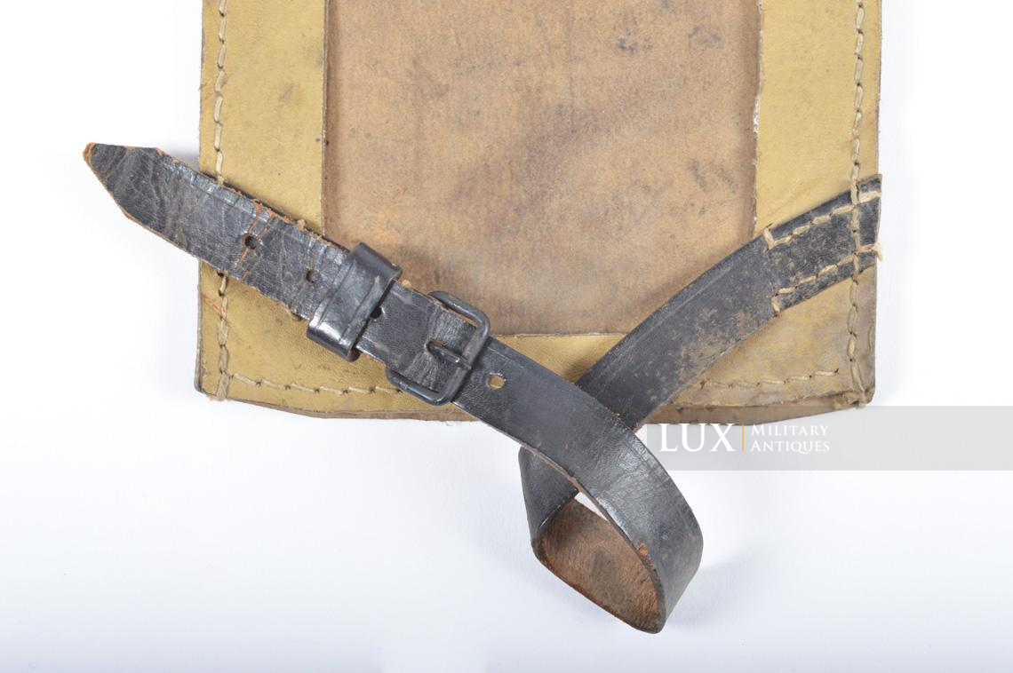 German late-war tan pressed cardboard entrenching tool carrying case, « dot/1944 » - photo 9