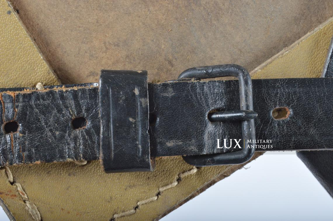 German late-war tan pressed cardboard entrenching tool carrying case, « dot/1944 » - photo 15