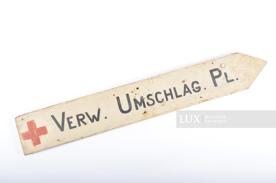 Panneau directionnel médical allemande, « Verwundet Umschlag Platz » - photo 4