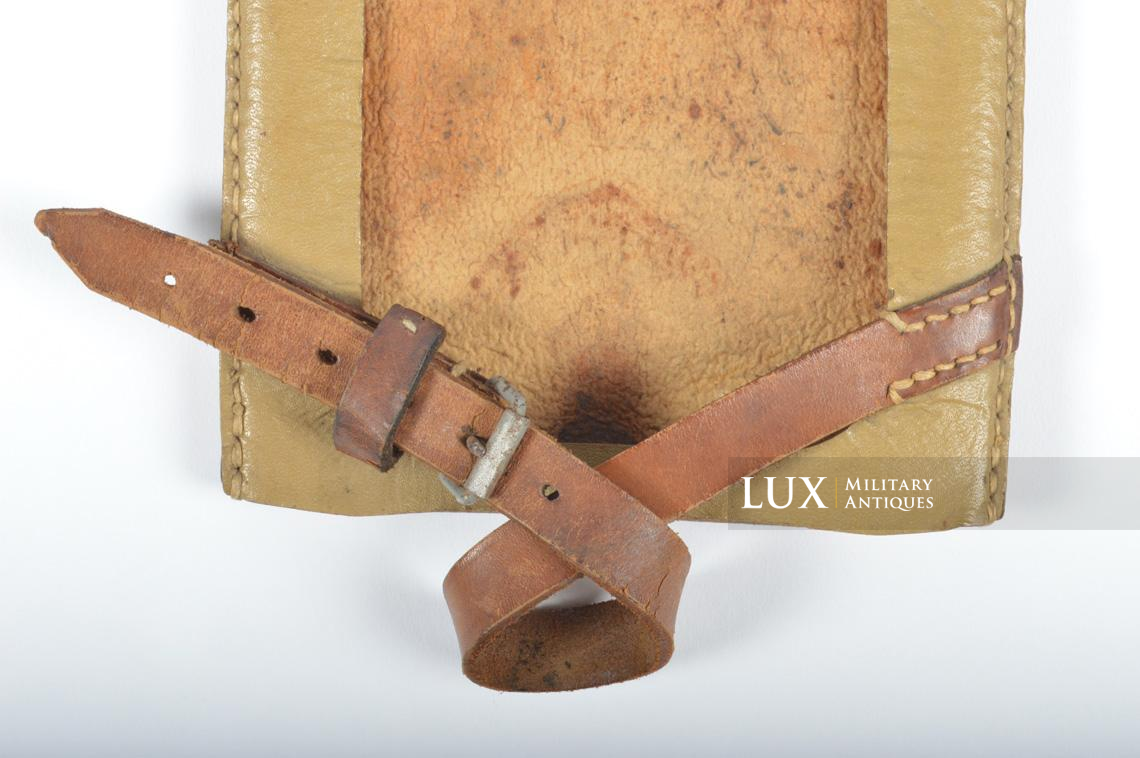 German late-war tan pressed cardboard entrenching tool carrying case, « erg/44 » - photo 10