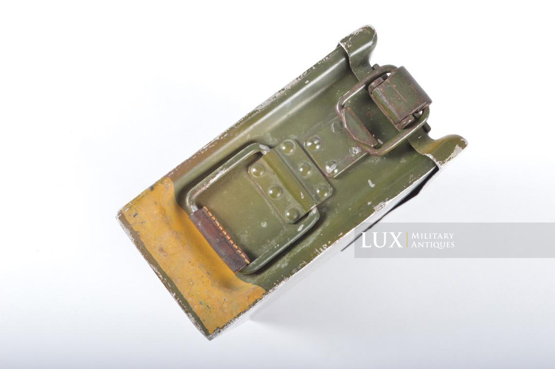 Early German three-tone camouflage MG34/42 ammunitions case - photo 19