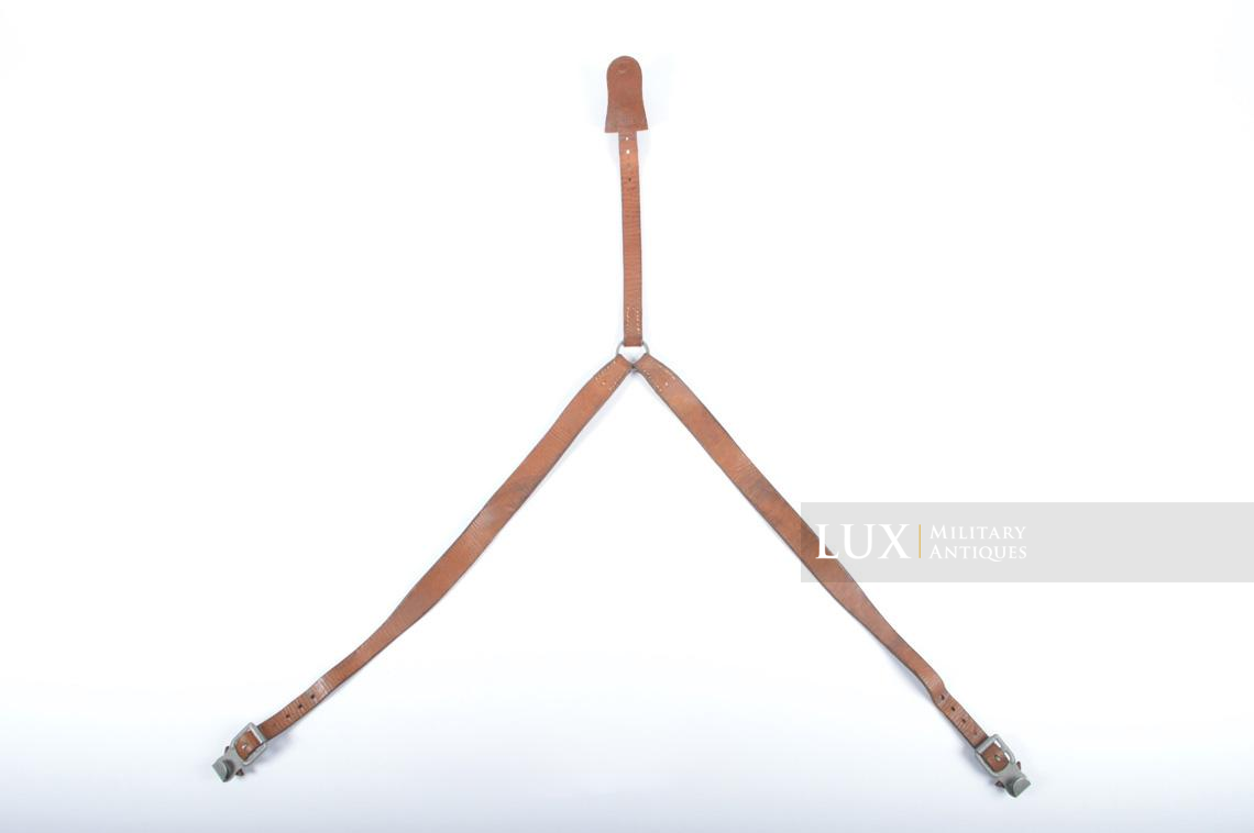 Unissued light Y-straps in natural brown leather, dated 1939 - photo 4