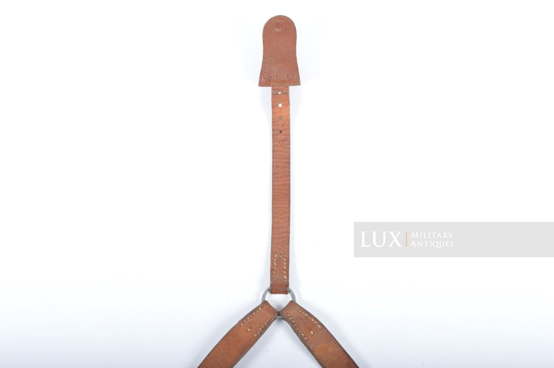 Unissued light Y-straps in natural brown leather, dated 1939 - photo 7