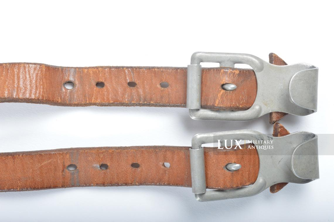 Unissued light Y-straps in natural brown leather, dated 1939 - photo 9