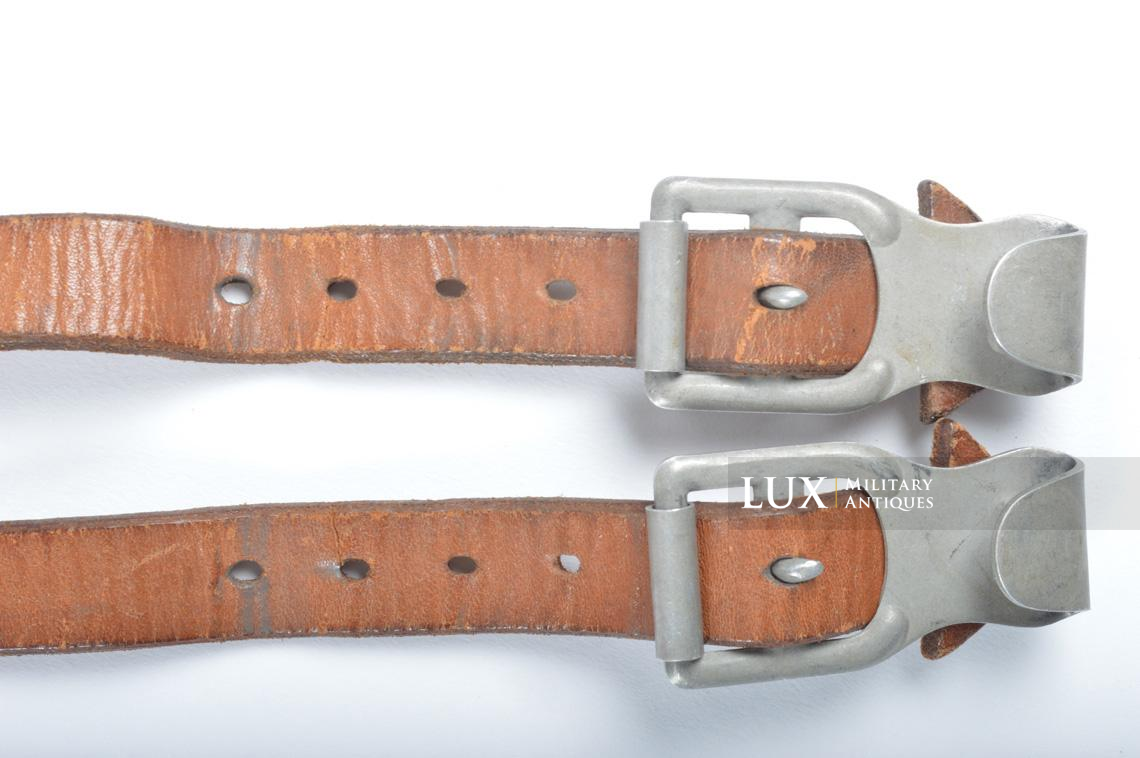 Unissued light Y-straps in natural brown leather, dated 1939 - photo 8