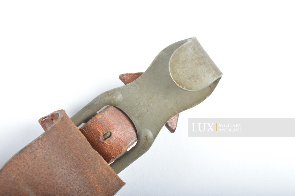 Unissued light Y-straps in natural brown leather, dated 1939 - photo 10