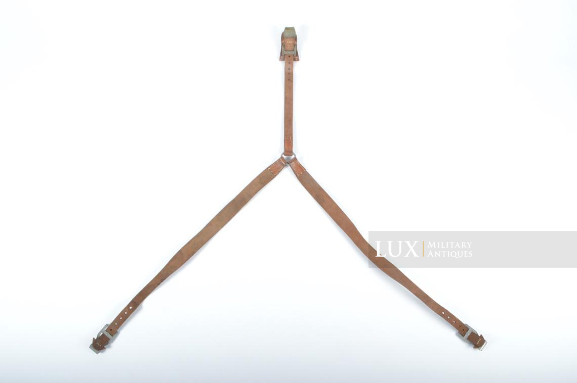 Unissued light Y-straps in natural brown leather, dated 1939 - photo 11