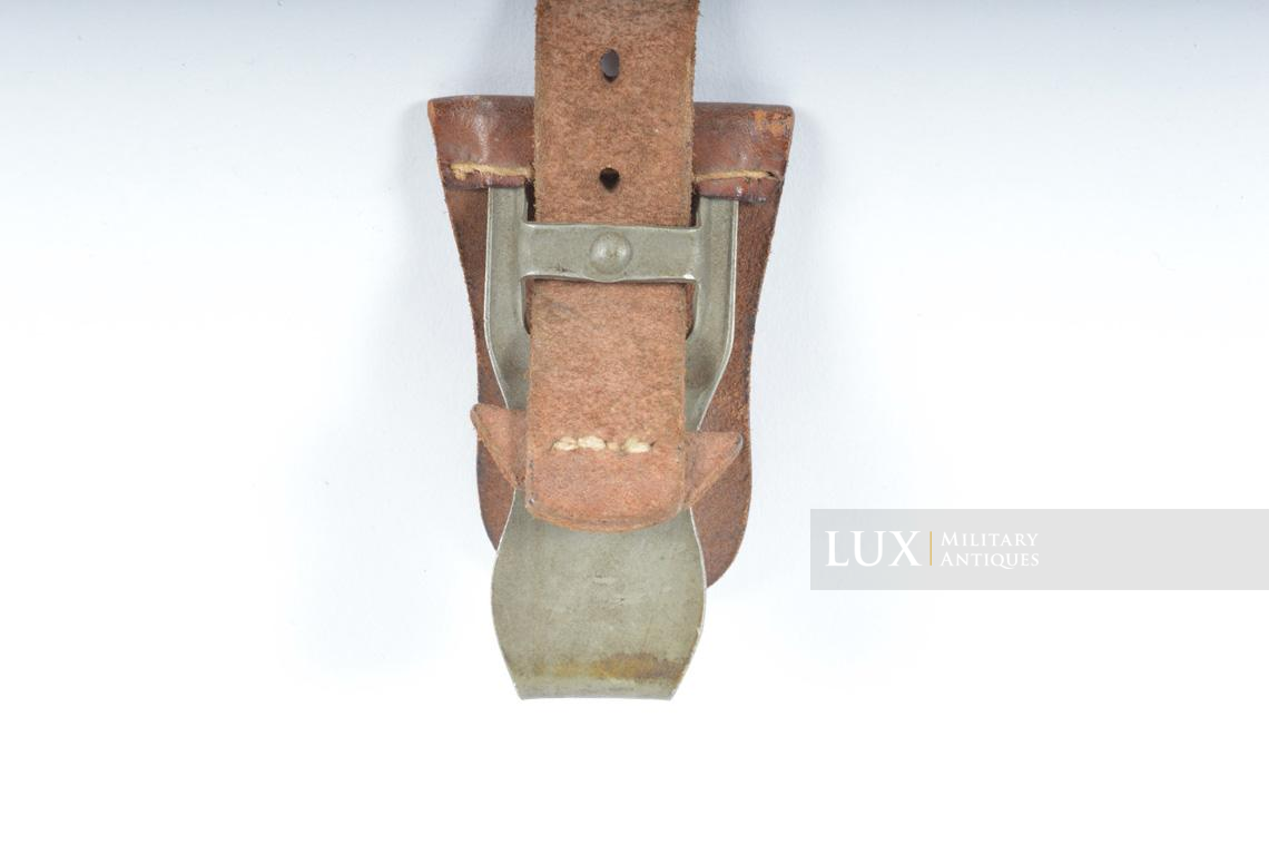 Unissued light Y-straps in natural brown leather, dated 1939 - photo 14