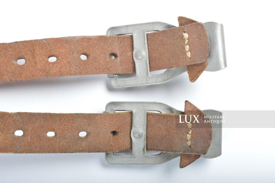 Unissued light Y-straps in natural brown leather, dated 1939 - photo 14