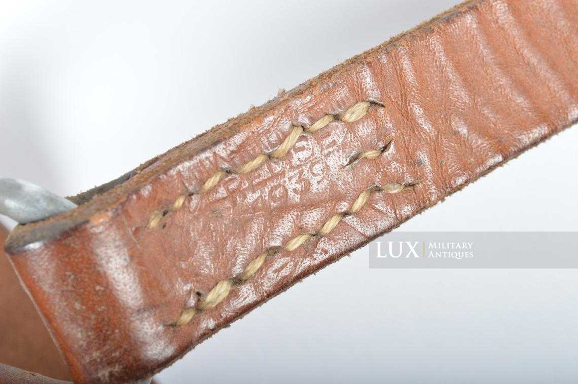 Unissued light Y-straps in natural brown leather, dated 1939 - photo 15