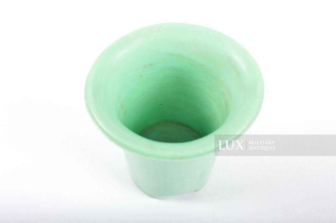 German green bakelite canteen cup - photo 11