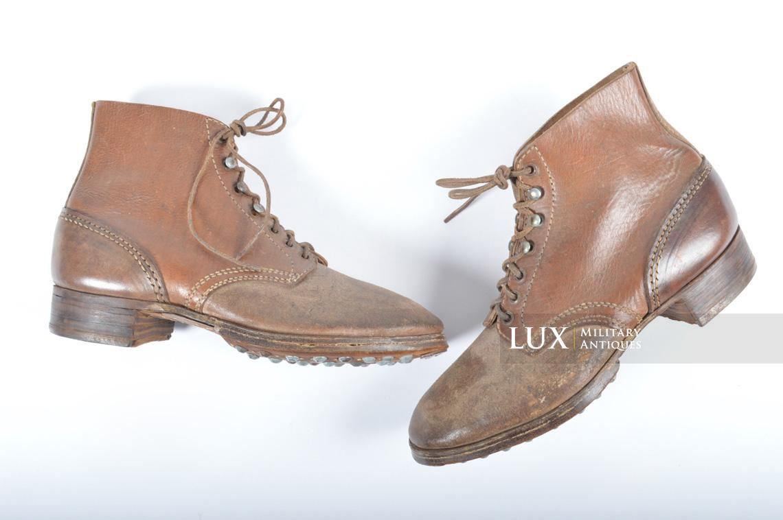 Unissued late-war German low ankle combat boots - photo 4