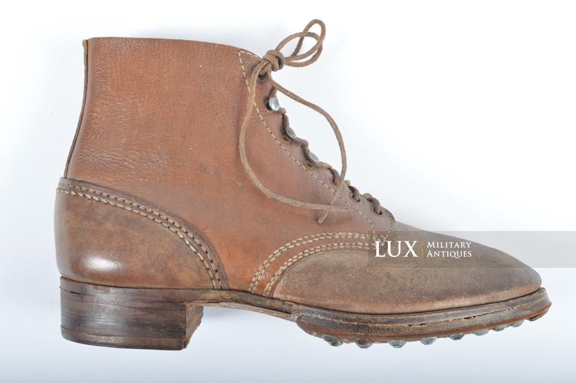 Unissued late-war German low ankle combat boots - photo 8