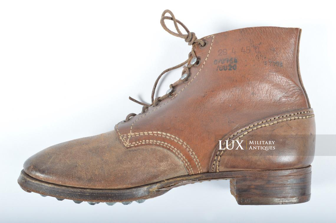 Unissued late-war German low ankle combat boots - photo 11