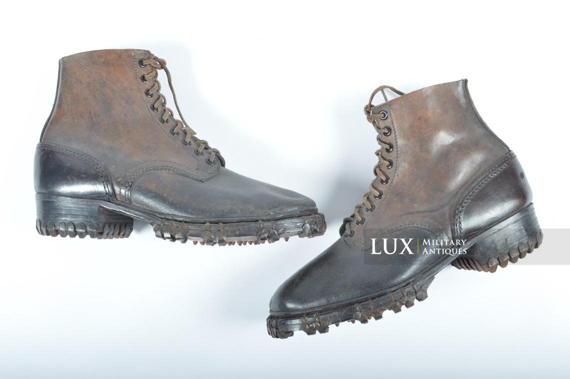 Unissued late-war German low ankle combat boots - photo 4