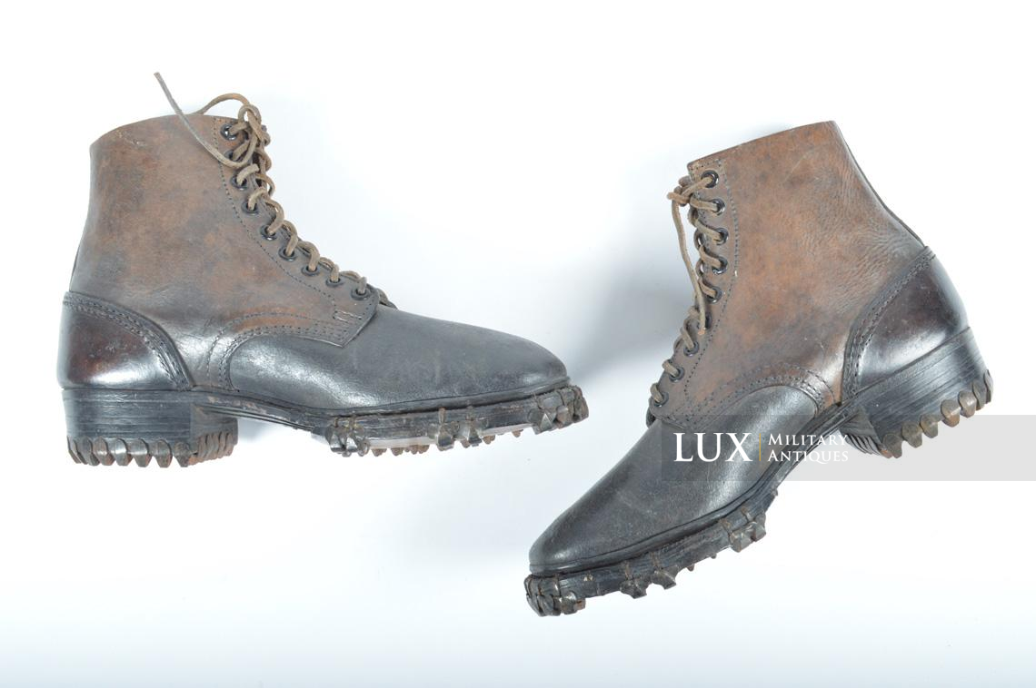 Unissued late-war German low ankle combat boots - photo 7