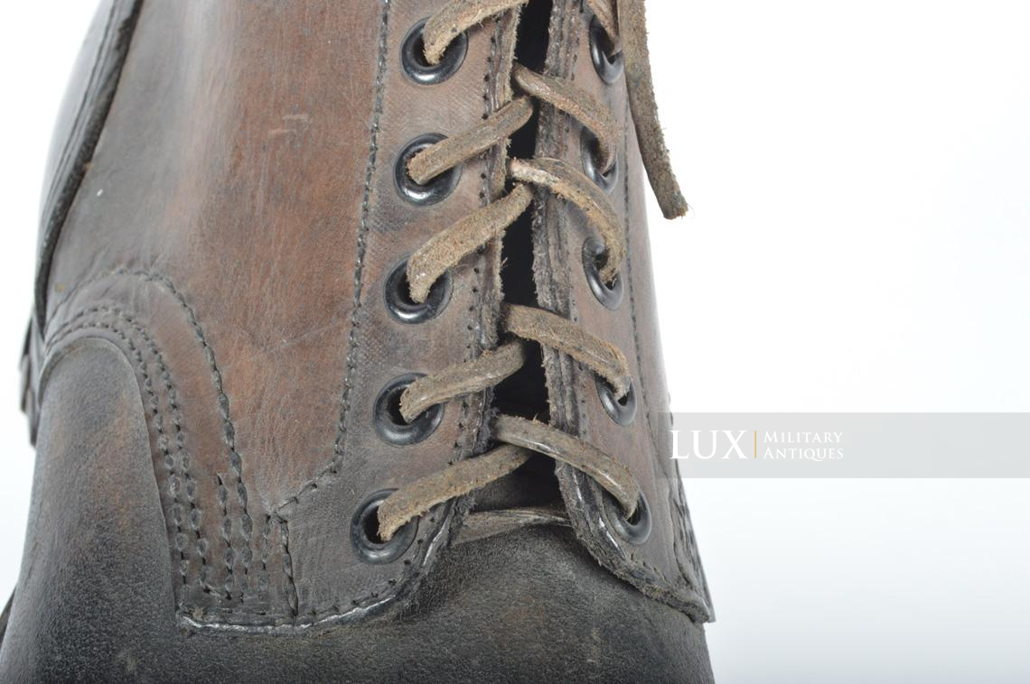 Unissued late-war German low ankle combat boots - photo 15