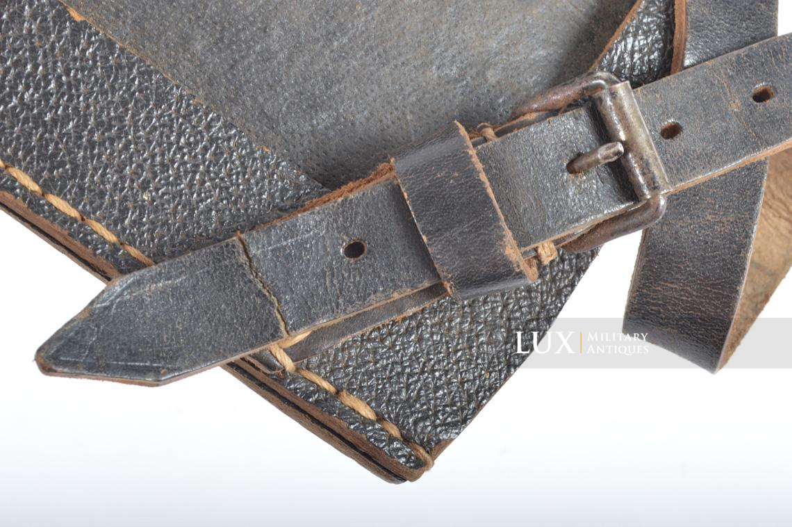 Late-war German entrenching tool carrying case in black pressed cardboard, « Carl Freudenberg » - photo 12