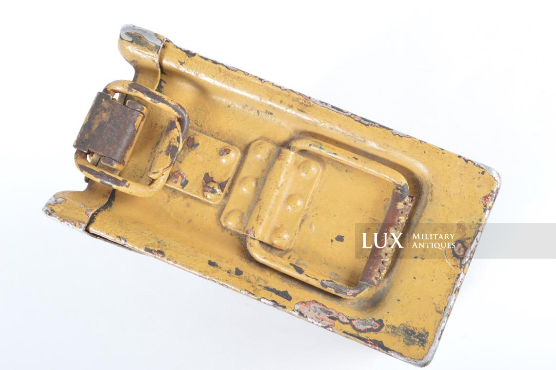 Exceptional early MG 34/42 tan camouflage ammo medics first aid box - photo 16