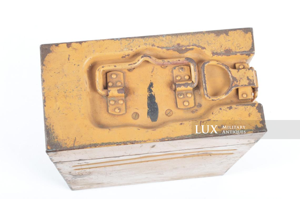 German mid-war 2cm Flak magazine ammo case, « bdk1942 » - photo 15