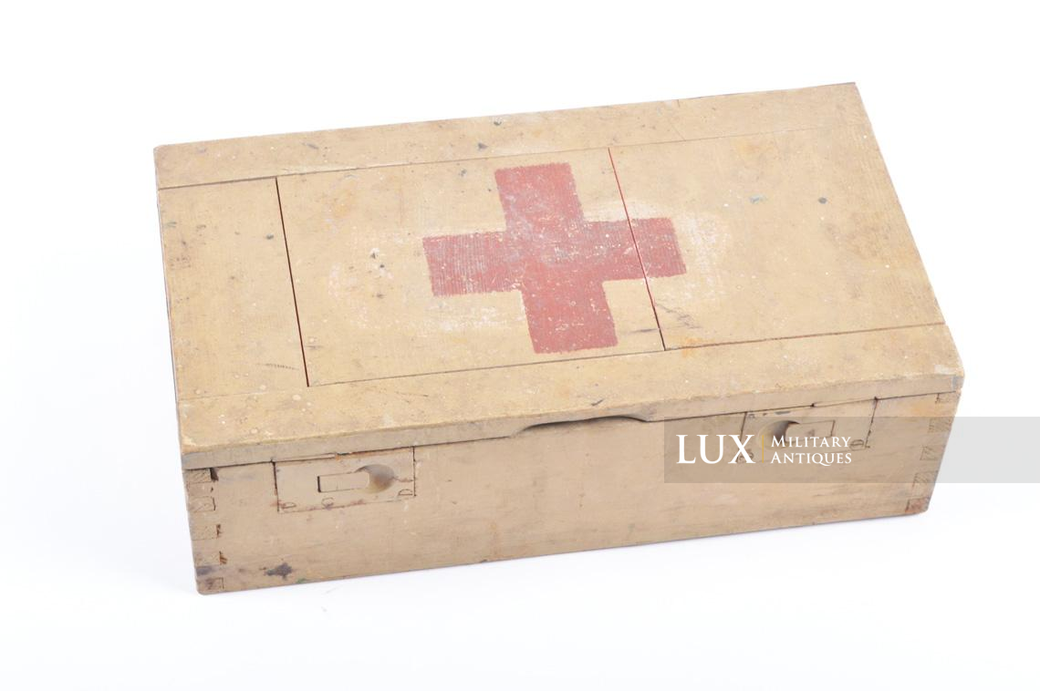 Late-war wooden medics first aid box, « Verbandkasten » - photo 4