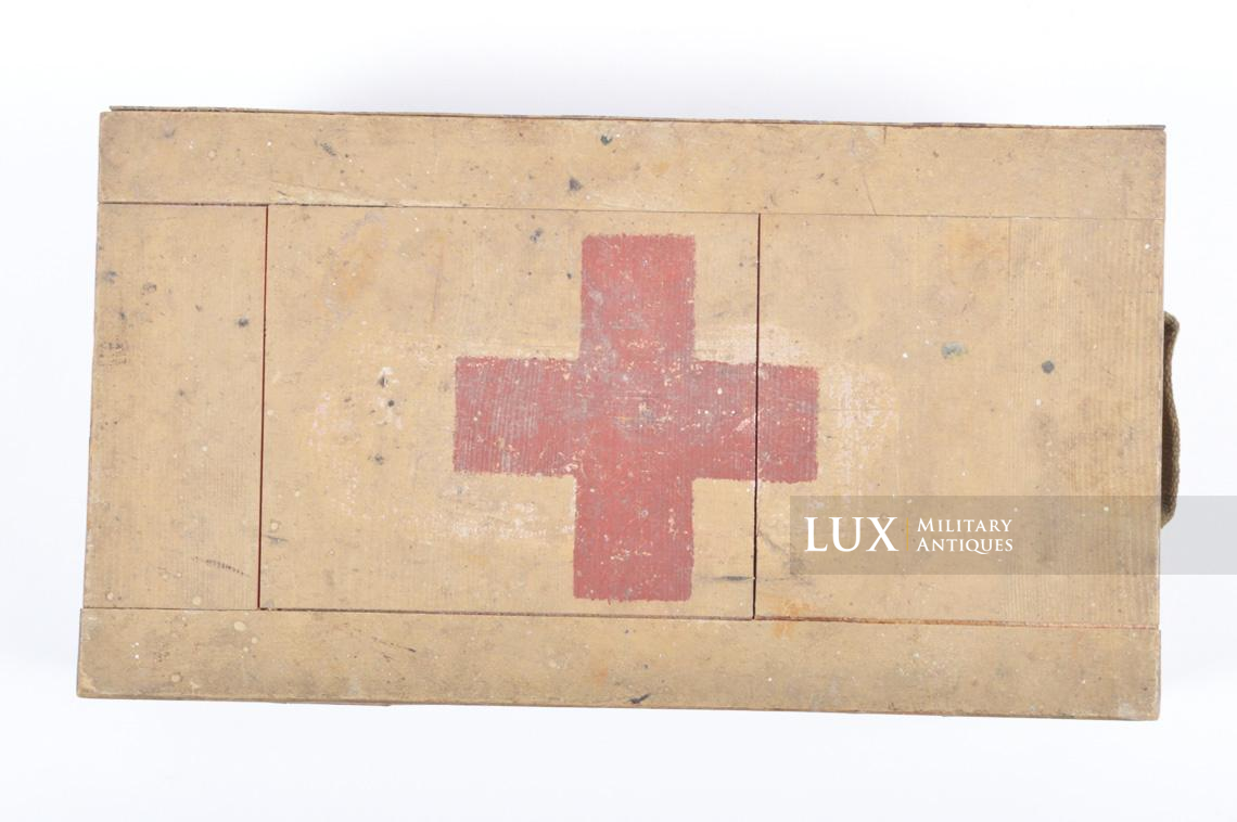 Late-war wooden medics first aid box, « Verbandkasten » - photo 7