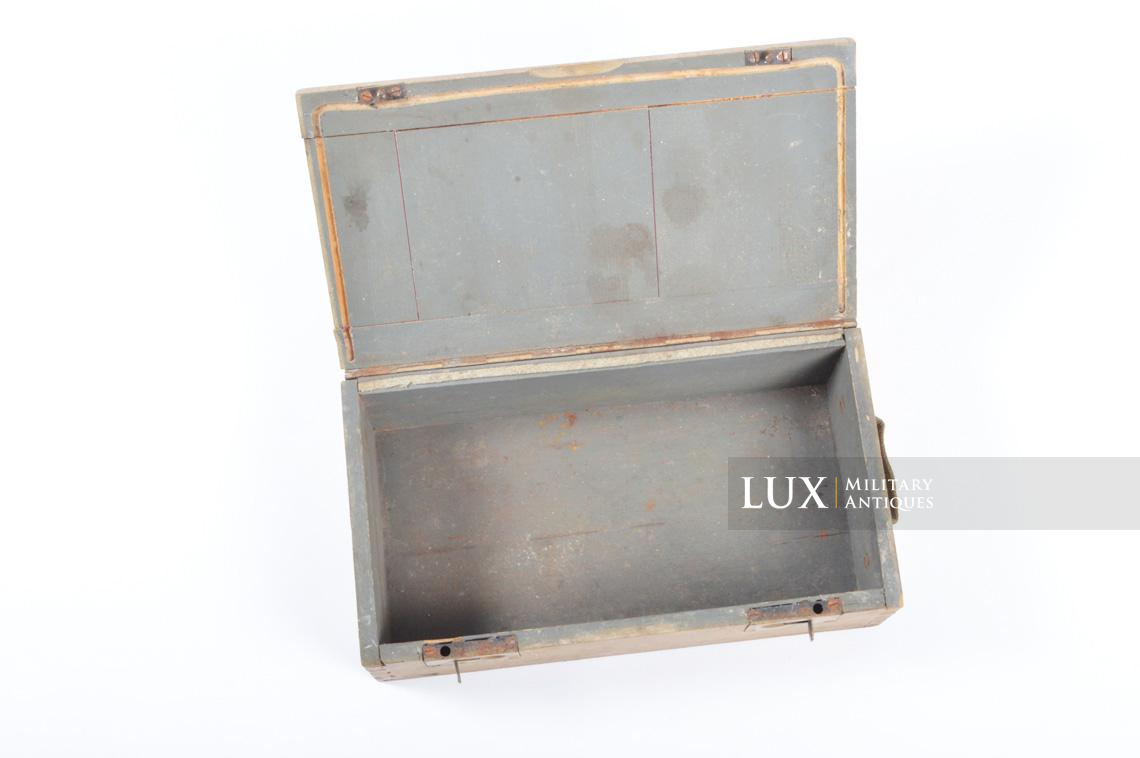 Late-war wooden medics first aid box, « Verbandkasten » - photo 17