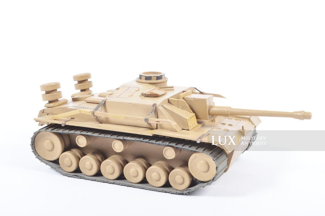Maquette allemande d’instruction en bois d’un char « StuG III » - photo 4