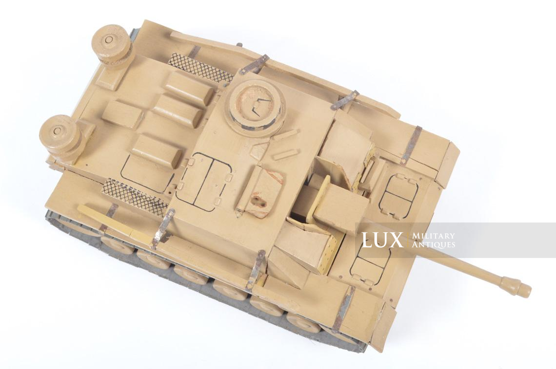 Maquette allemande d’instruction en bois d’un char « StuG III » - photo 9