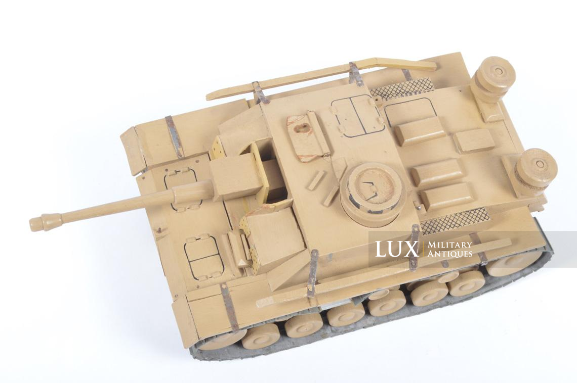 Maquette allemande d’instruction en bois d’un char « StuG III » - photo 15