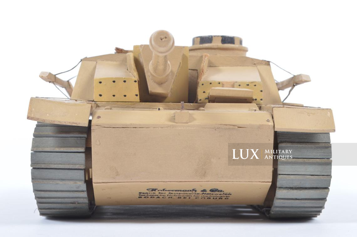 Maquette allemande d’instruction en bois d’un char « StuG III » - photo 17