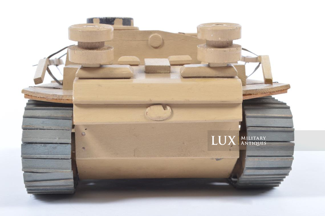 Maquette allemande d’instruction en bois d’un char « StuG III » - photo 19