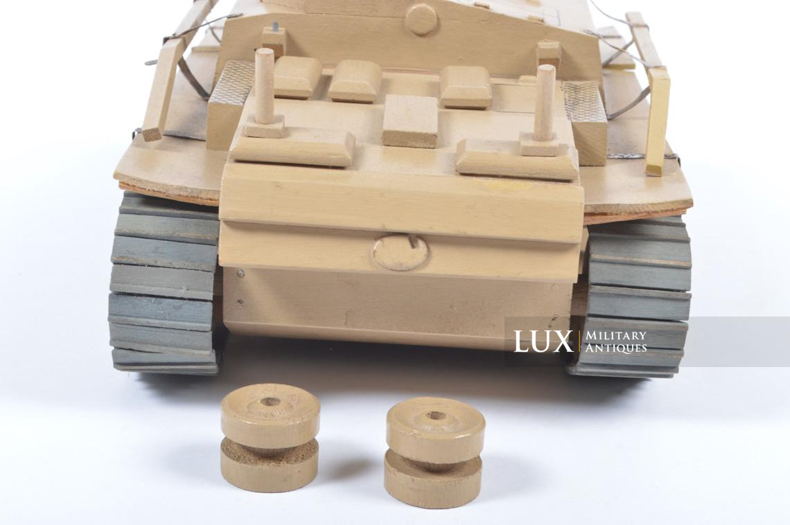 Maquette allemande d’instruction en bois d’un char « StuG III » - photo 20