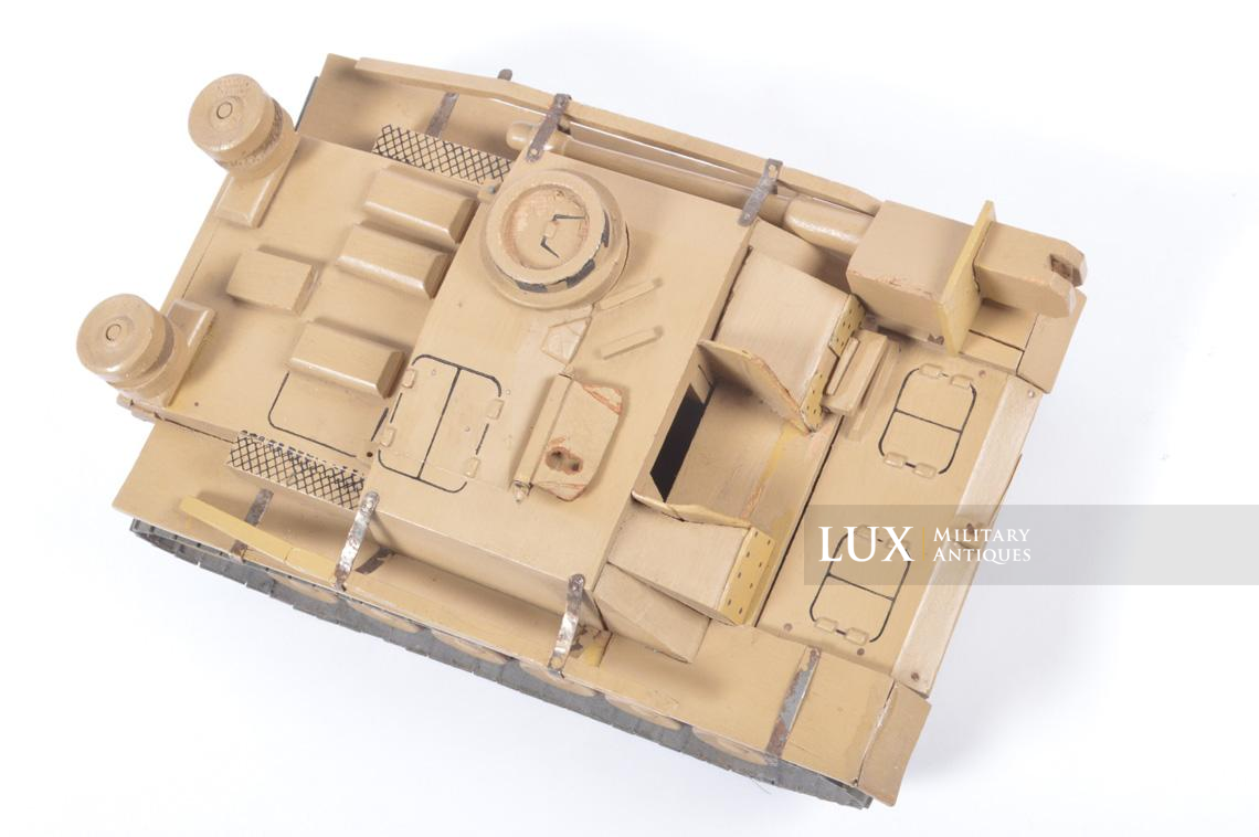 Maquette allemande d’instruction en bois d’un char « StuG III » - photo 31