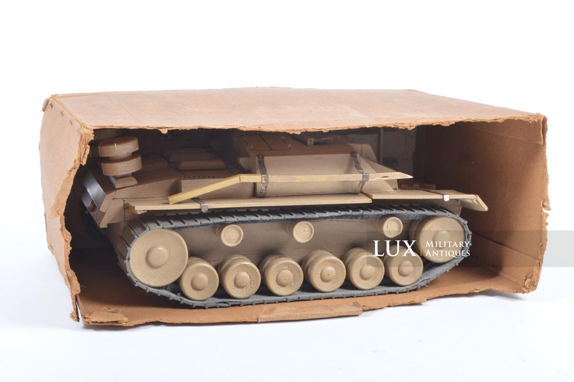 Maquette allemande d’instruction en bois d’un char « StuG III » - photo 33