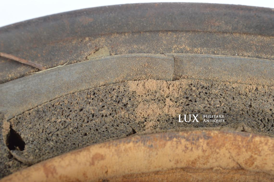 Late-war M38 German paratrooper combat helmet, « woodwork find » - photo 33
