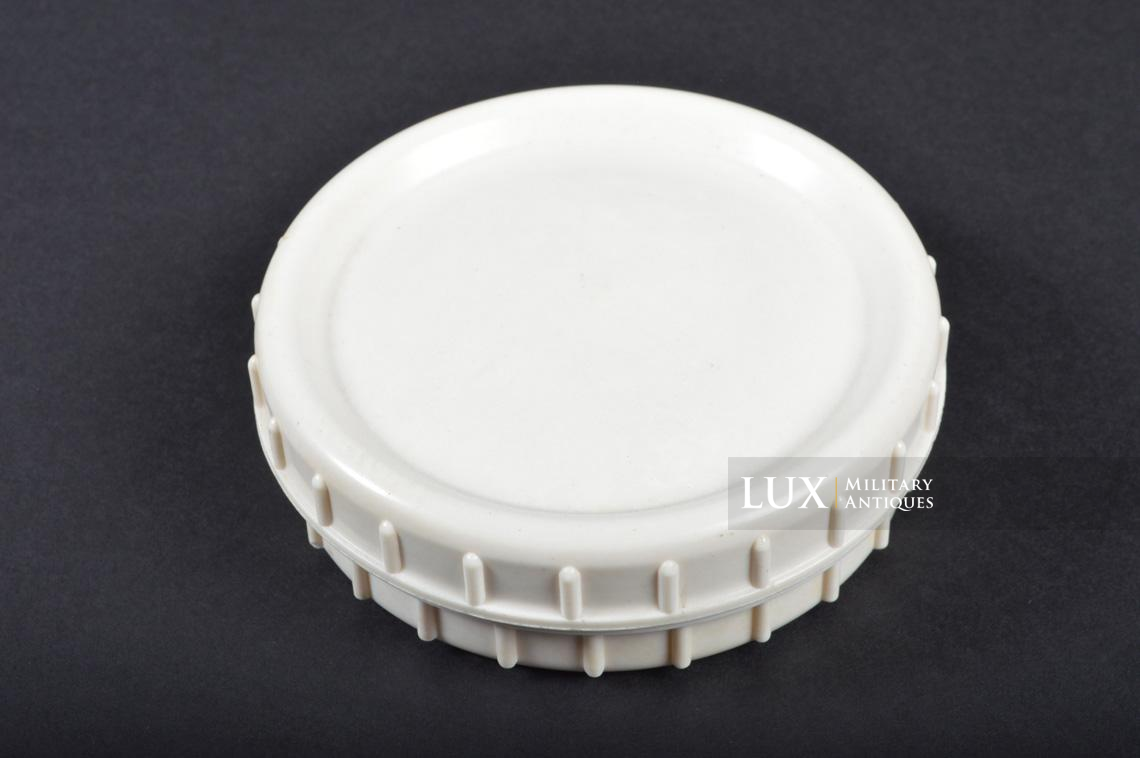 German white bakelite fat container - photo 4