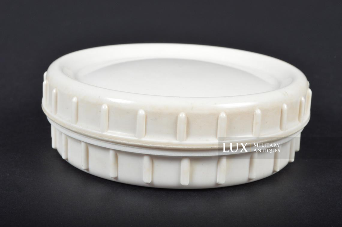 German white bakelite fat container - photo 9