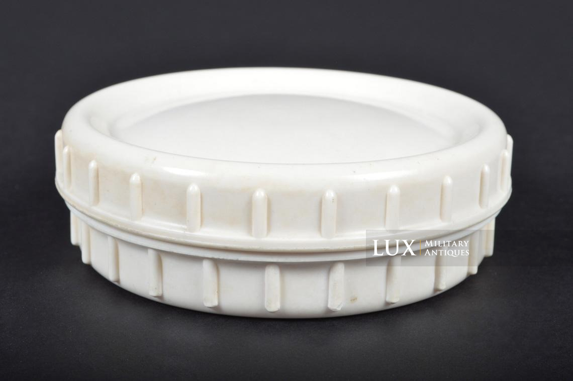 German white bakelite fat container - photo 10