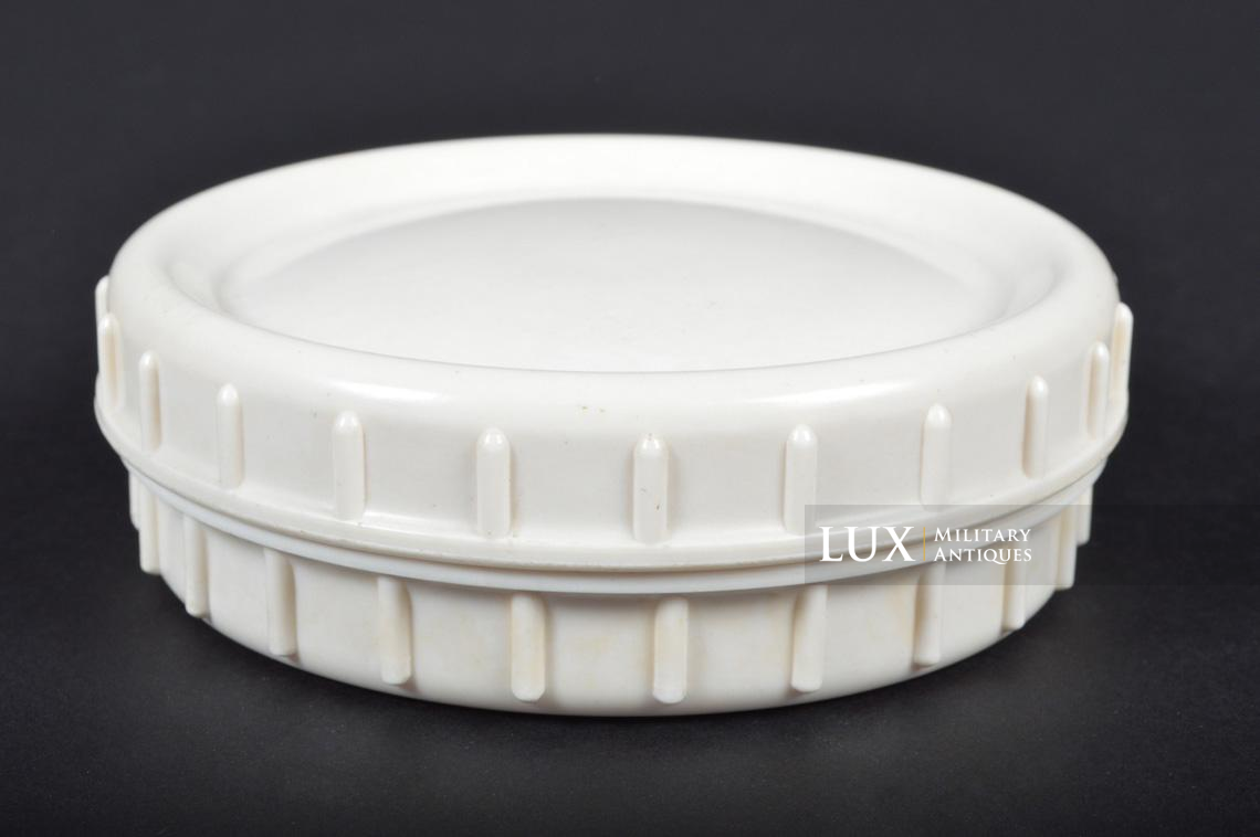 German white bakelite fat container - photo 11