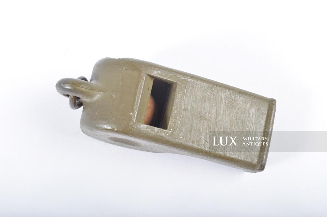 US ARMY plastic whistle - Lux Military Antiques - photo 9